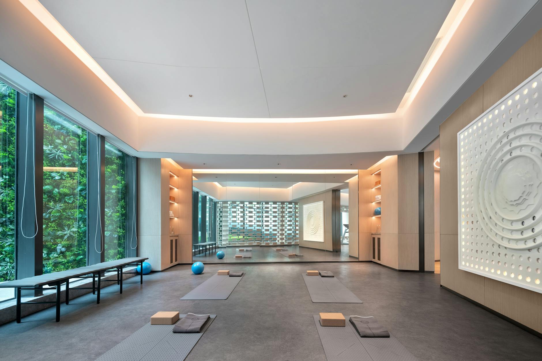 Où pratiquer le yoga sur la Presqu’île de Lyon : studios urbains et vinyasa dynamiques — intérieur studio de yoga urbain