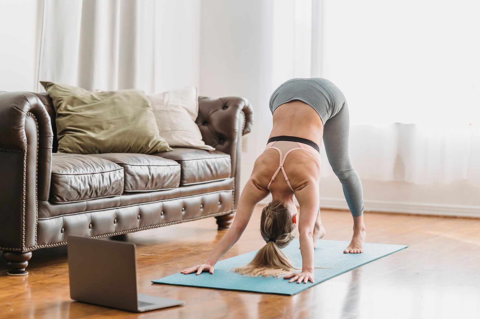 Où suivre les meilleurs cours — pratique de yoga à domicile salon