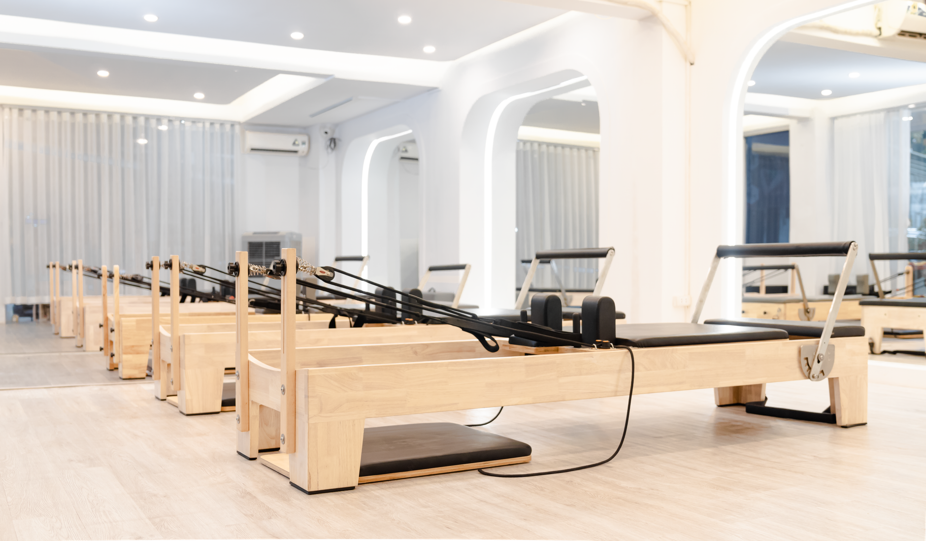 À quoi sert le reformer — studio d'exercice avec reformer Pilates
