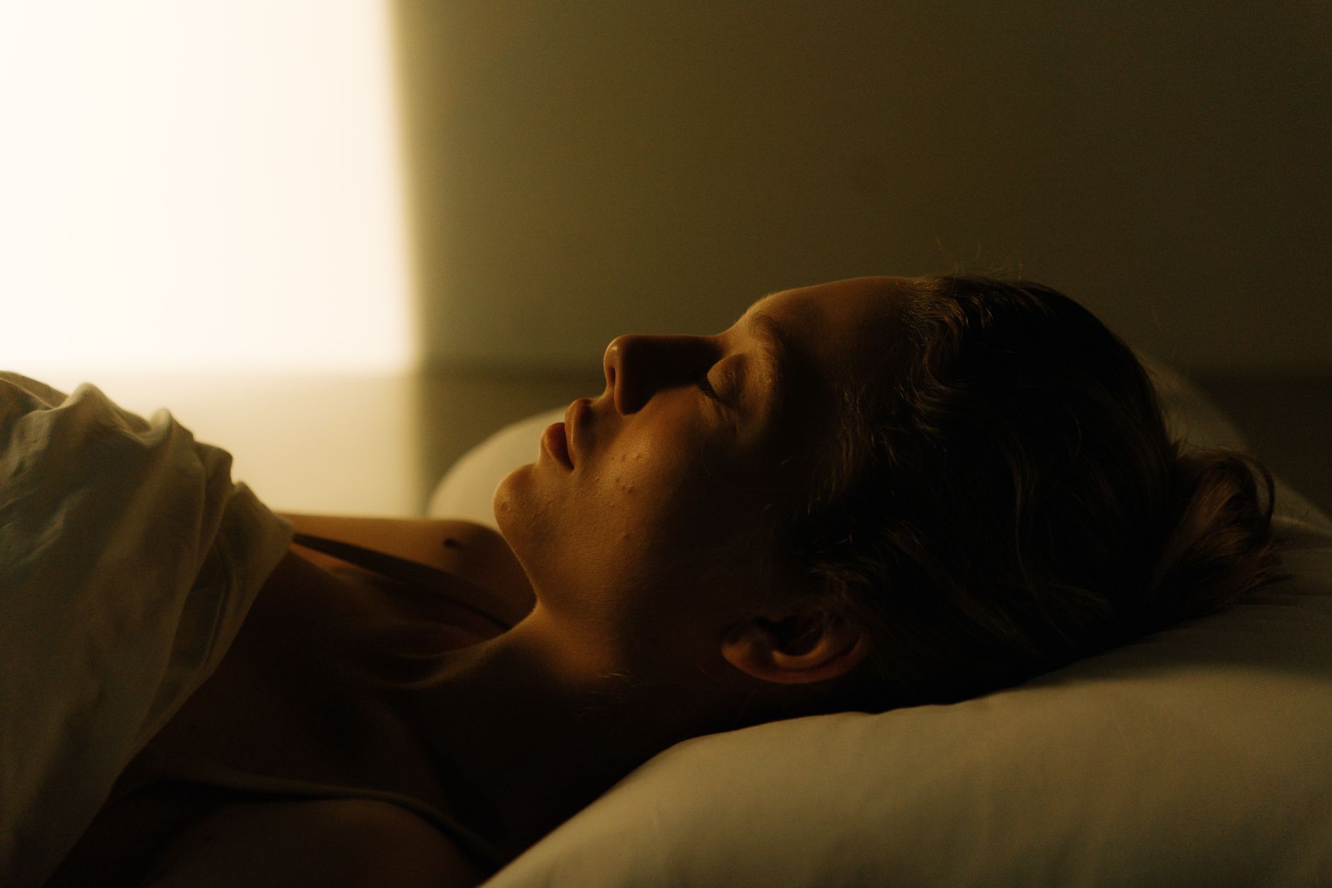 Méditation guidée pour dormir : pourquoi ça fonctionne enfin en 2026 ? — chambre calme méditation nuit