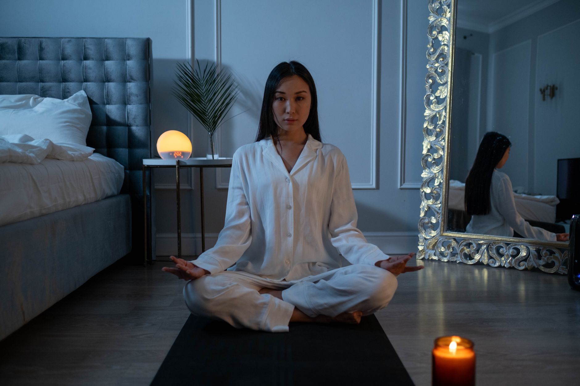 Trouver le sommeil grâce à — chambre calme méditation nuit