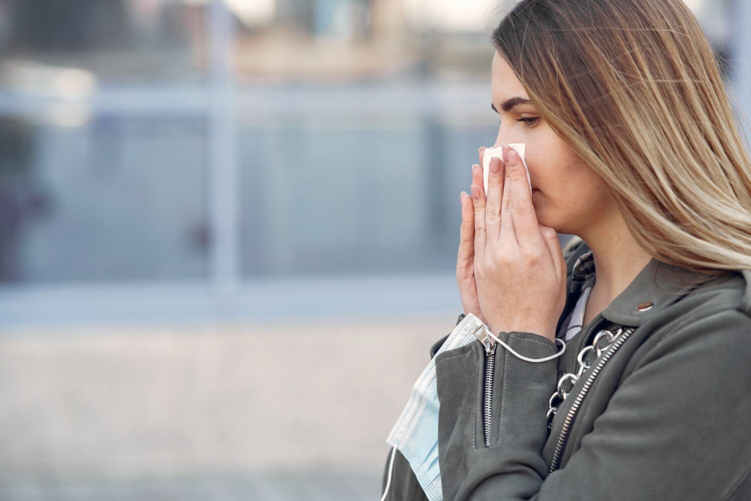 Signification des éternuements : symbolique, messages spirituels et croyances