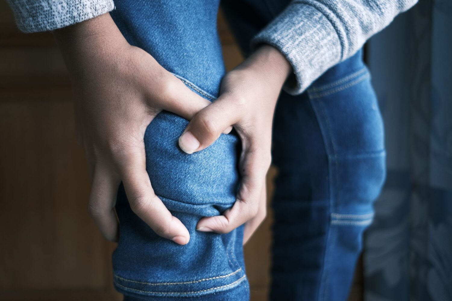 Douleur à la jambe gauche : causes médicales et signification émotionnelle